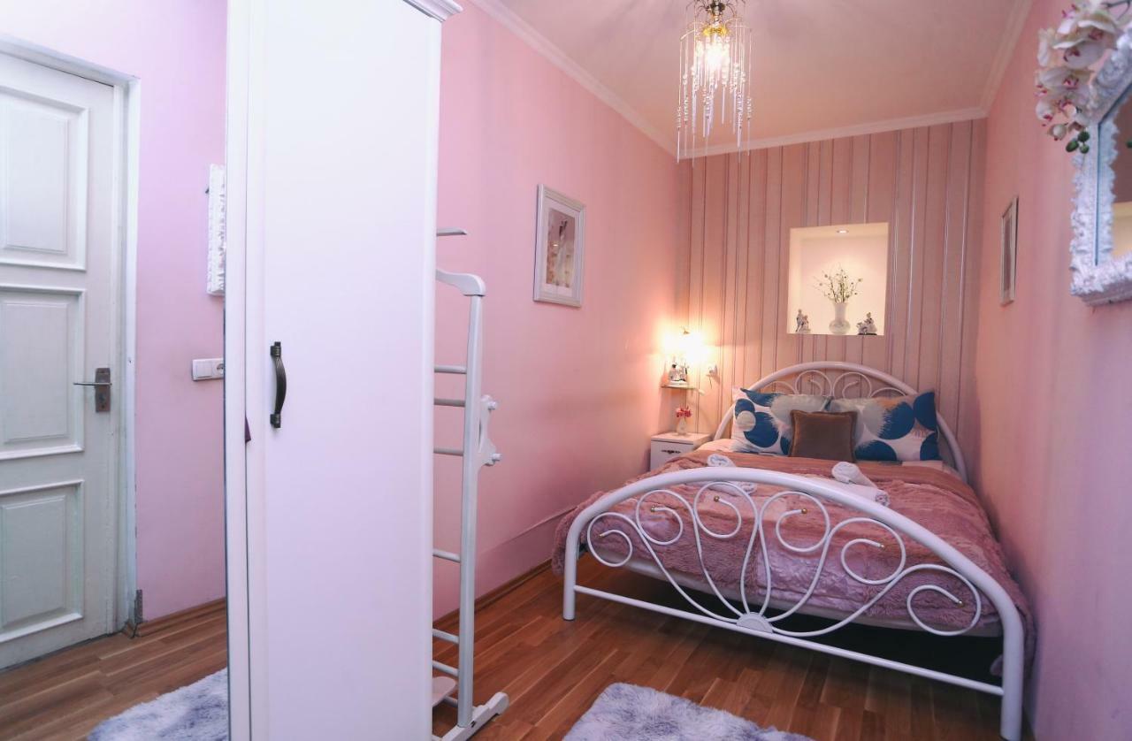 Apartment On Freedom Square Diuma Street Тбилиси Екстериор снимка