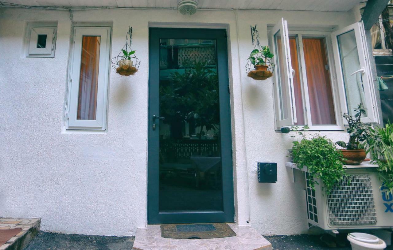 Apartment On Freedom Square Diuma Street Тбилиси Екстериор снимка